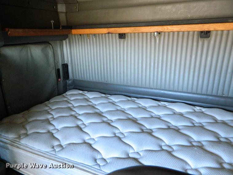 image for item DB6683 2006 Kenworth T600 semi truck