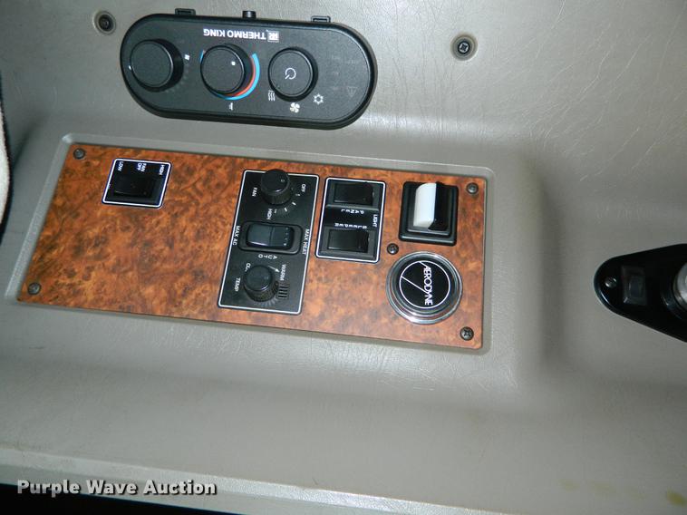 image for item DB6683 2006 Kenworth T600 semi truck