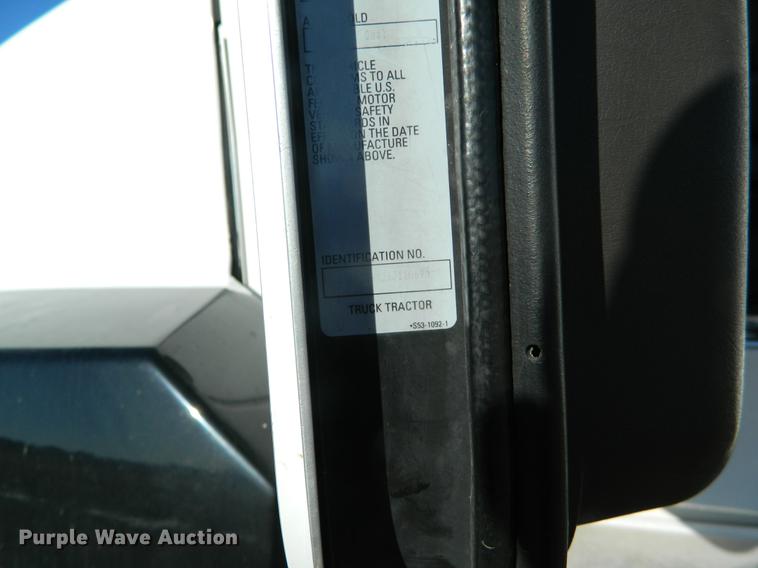 image for item DB6683 2006 Kenworth T600 semi truck