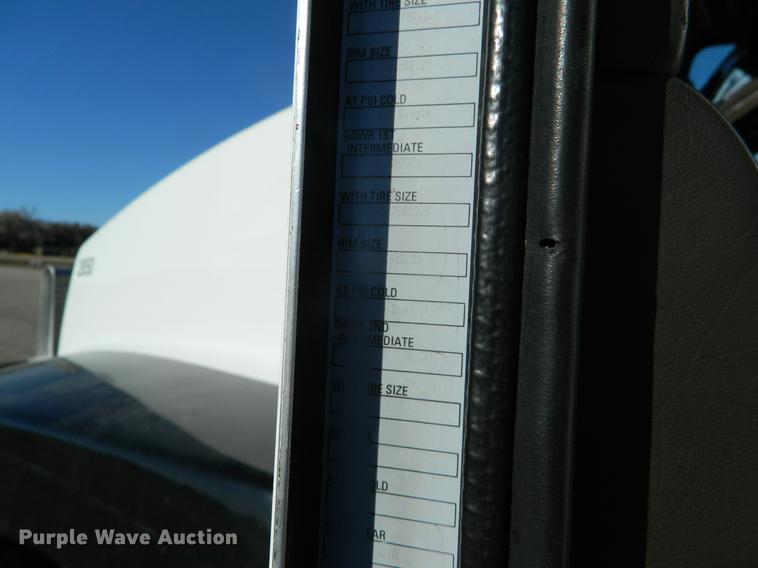 image for item DB6683 2006 Kenworth T600 semi truck