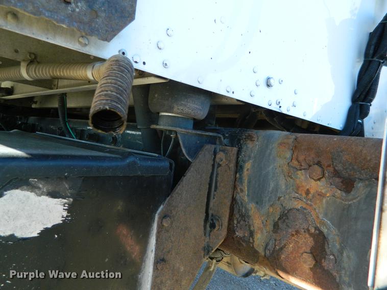 image for item DB6683 2006 Kenworth T600 semi truck