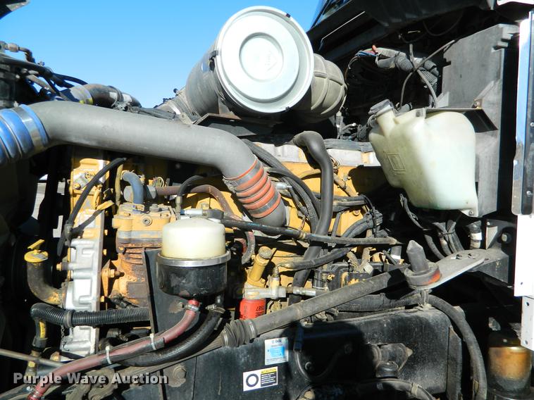 image for item DB6683 2006 Kenworth T600 semi truck