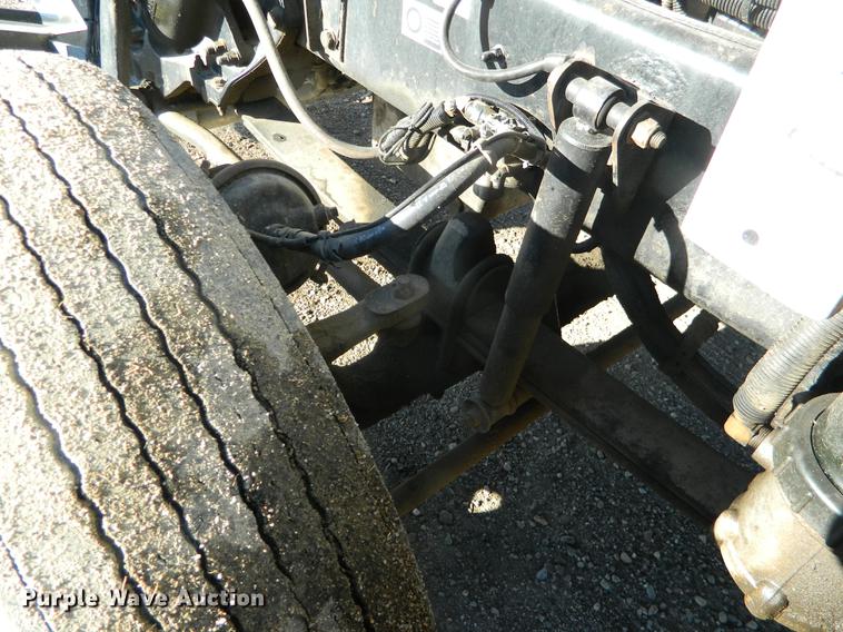 image for item DB6683 2006 Kenworth T600 semi truck