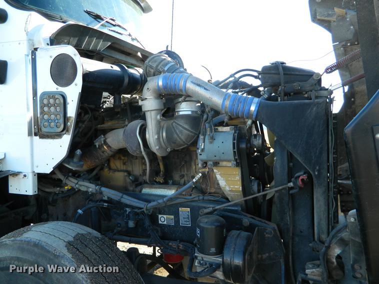 image for item DB6683 2006 Kenworth T600 semi truck