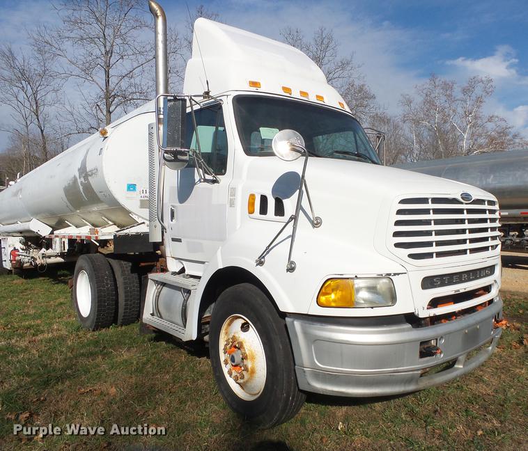 image for item DB7335 2004 Sterling 9500 semi truck