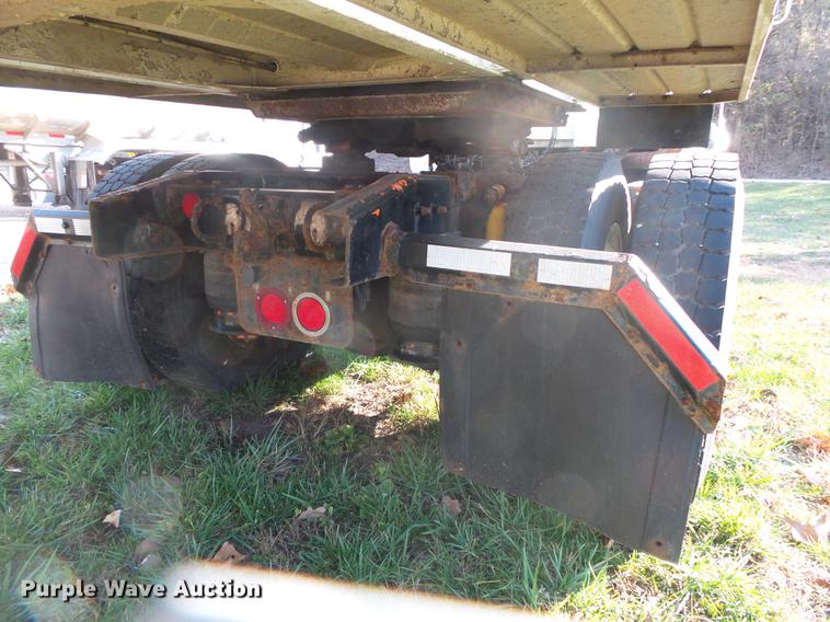 image for item DB7335 2004 Sterling 9500 semi truck