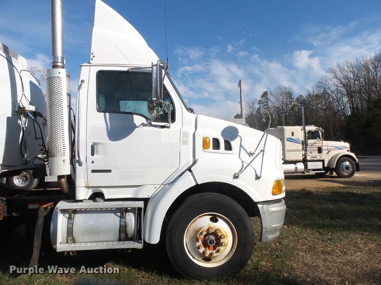image for item DB7335 2004 Sterling 9500 semi truck