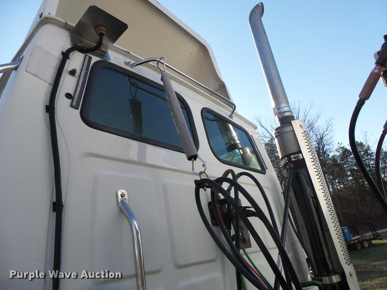 image for item DB7335 2004 Sterling 9500 semi truck