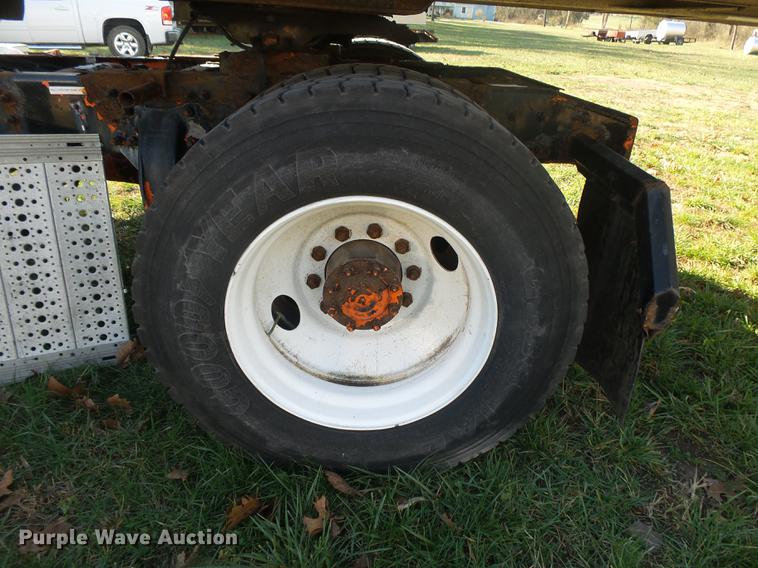 image for item DB7335 2004 Sterling 9500 semi truck