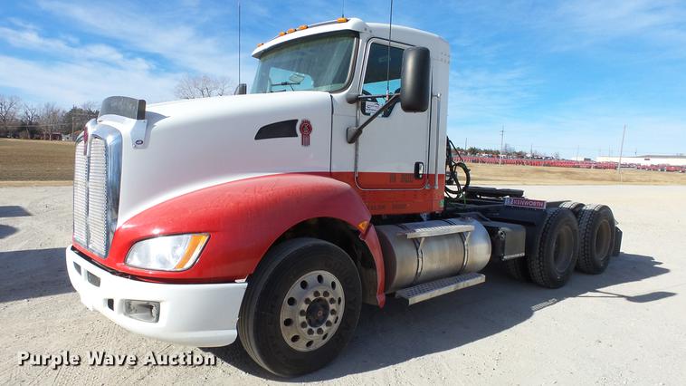 image for item DC0534 2014 Kenworth T660 semi truck