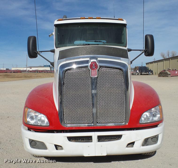 image for item DC0534 2014 Kenworth T660 semi truck
