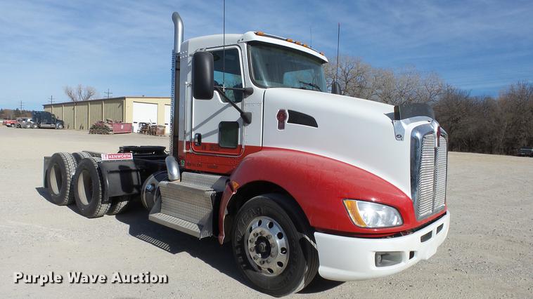 image for item DC0534 2014 Kenworth T660 semi truck