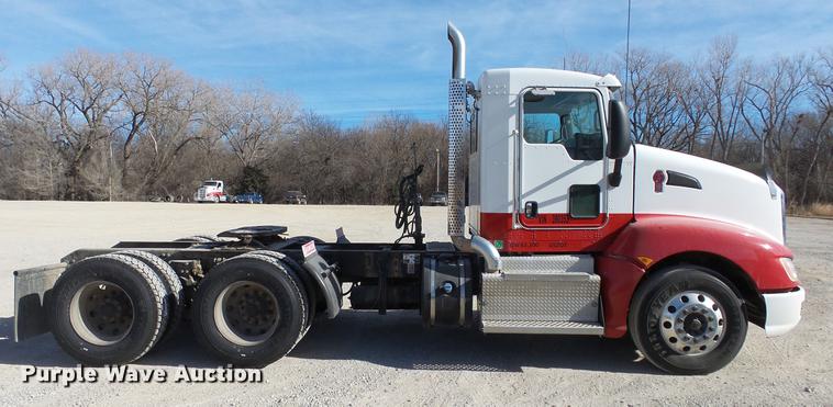 image for item DC0534 2014 Kenworth T660 semi truck