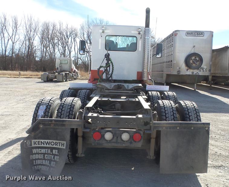 image for item DC0534 2014 Kenworth T660 semi truck