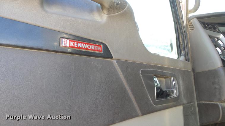 image for item DC0534 2014 Kenworth T660 semi truck