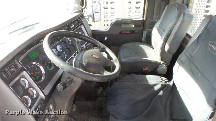 image for item DC0534 2014 Kenworth T660 semi truck