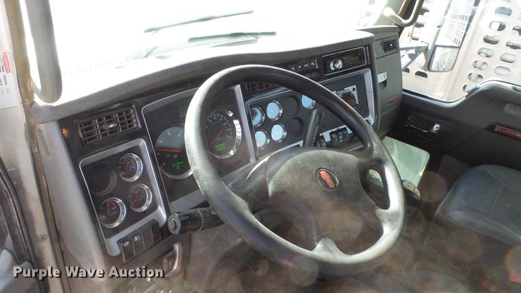 image for item DC0534 2014 Kenworth T660 semi truck
