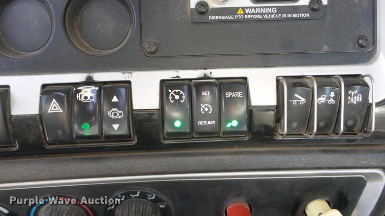 image for item DC0534 2014 Kenworth T660 semi truck