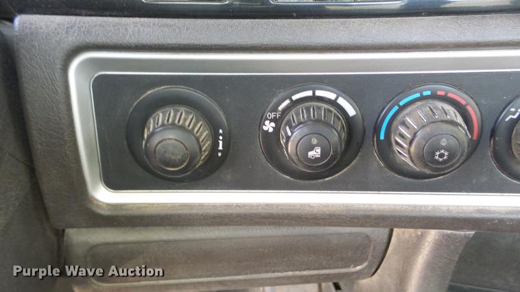 image for item DC0534 2014 Kenworth T660 semi truck