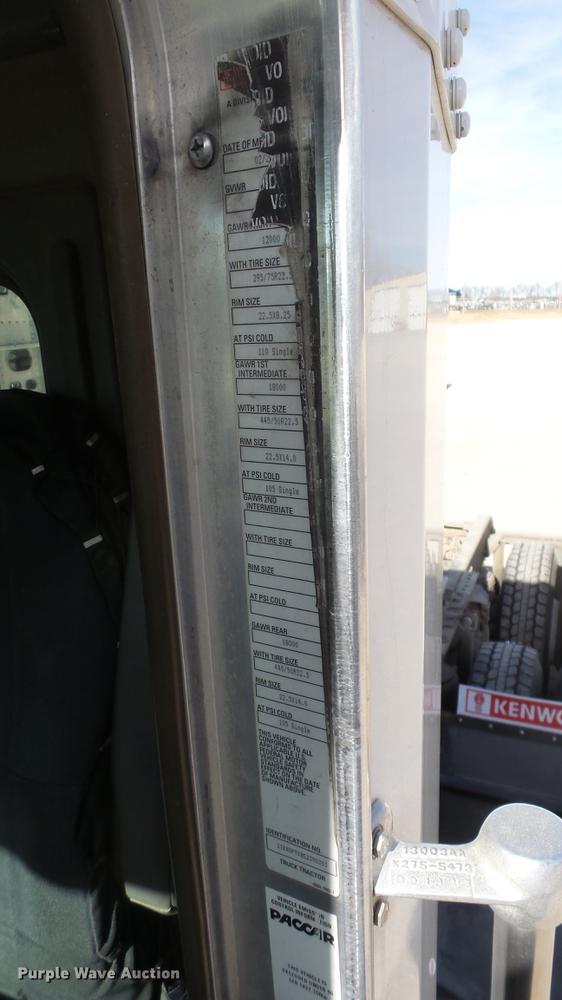 image for item DC0534 2014 Kenworth T660 semi truck