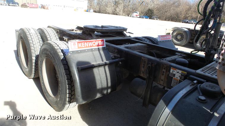 image for item DC0534 2014 Kenworth T660 semi truck