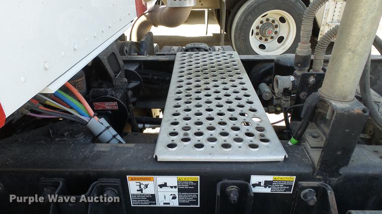 image for item DC0534 2014 Kenworth T660 semi truck