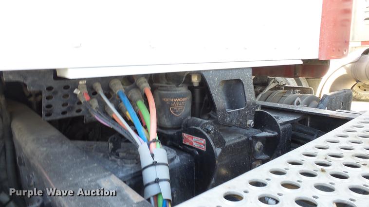 image for item DC0534 2014 Kenworth T660 semi truck