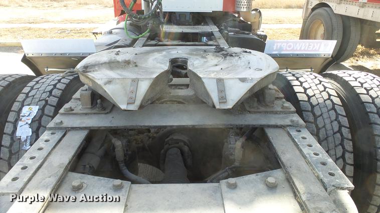 image for item DC0534 2014 Kenworth T660 semi truck