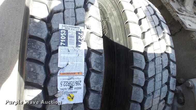 image for item DC0534 2014 Kenworth T660 semi truck