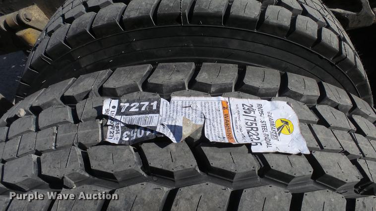 image for item DC0534 2014 Kenworth T660 semi truck