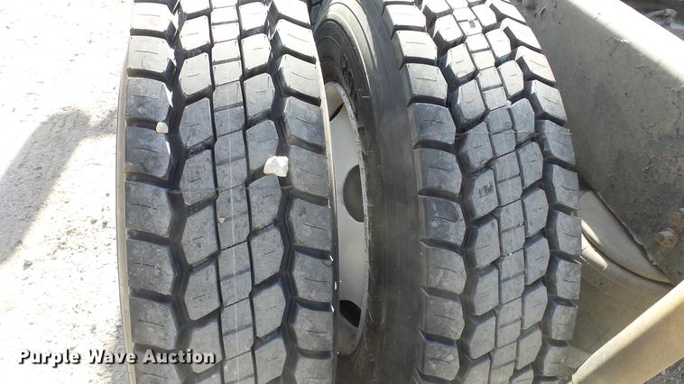 image for item DC0534 2014 Kenworth T660 semi truck