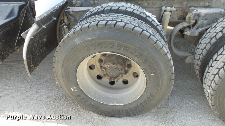 image for item DC0534 2014 Kenworth T660 semi truck