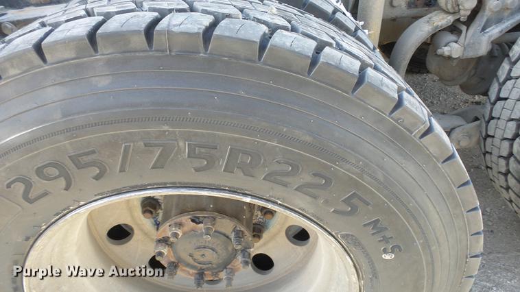 image for item DC0534 2014 Kenworth T660 semi truck