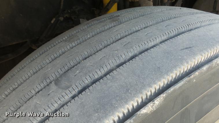 image for item DC0534 2014 Kenworth T660 semi truck