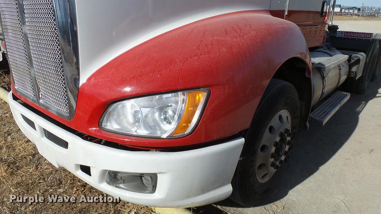 image for item DC0534 2014 Kenworth T660 semi truck