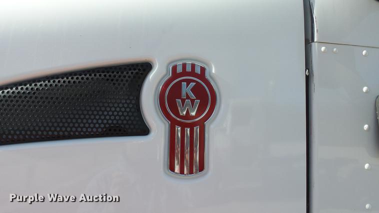 image for item DC0534 2014 Kenworth T660 semi truck