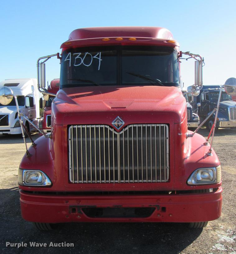 image for item DC2188 2006 International 9200i semi truck