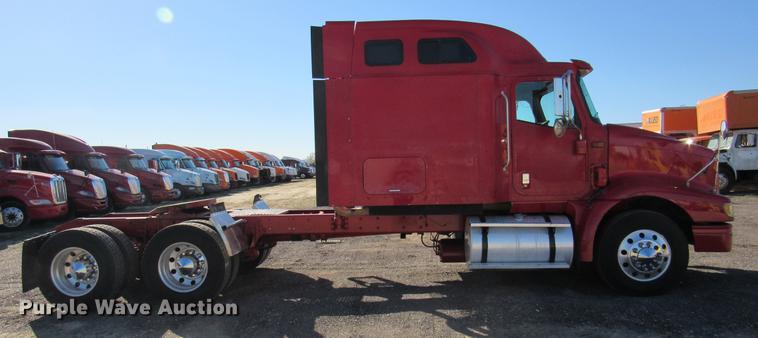 image for item DC2188 2006 International 9200i semi truck