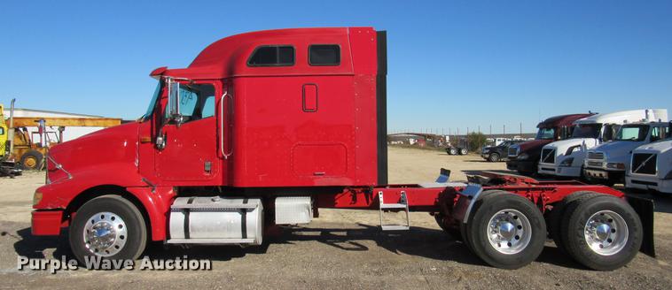 image for item DC2188 2006 International 9200i semi truck