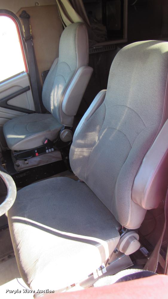 image for item DC2188 2006 International 9200i semi truck