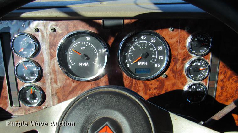 image for item DC2188 2006 International 9200i semi truck