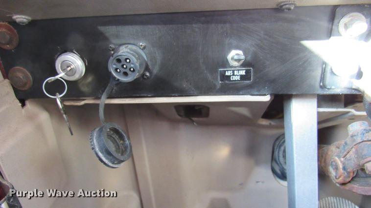 image for item DC2188 2006 International 9200i semi truck