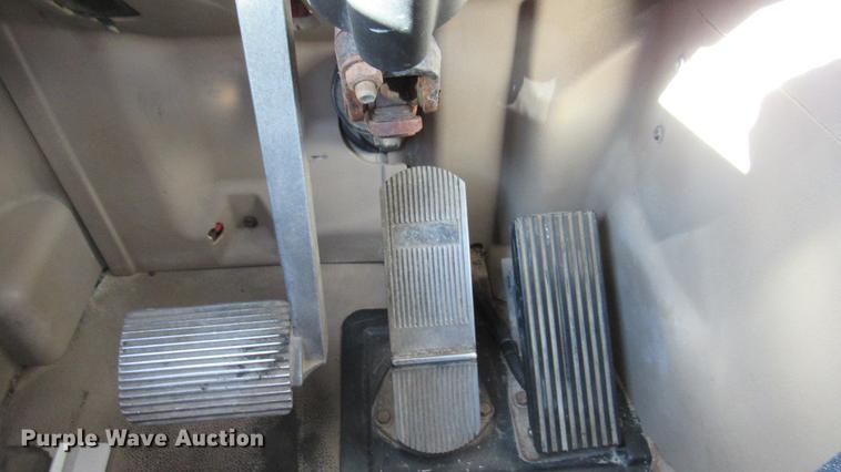 image for item DC2188 2006 International 9200i semi truck