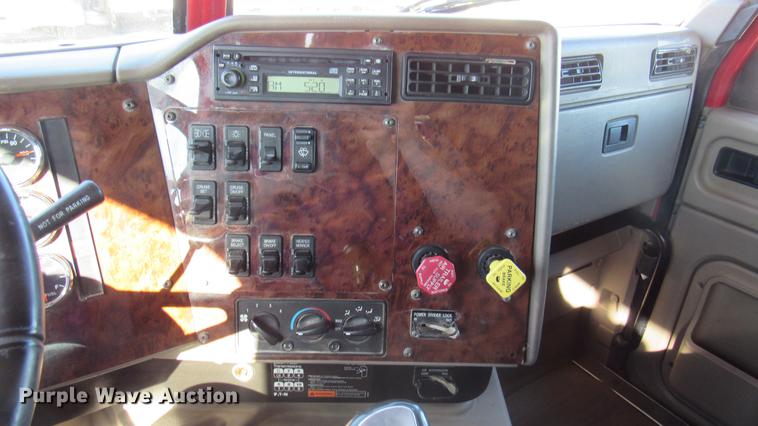 image for item DC2188 2006 International 9200i semi truck