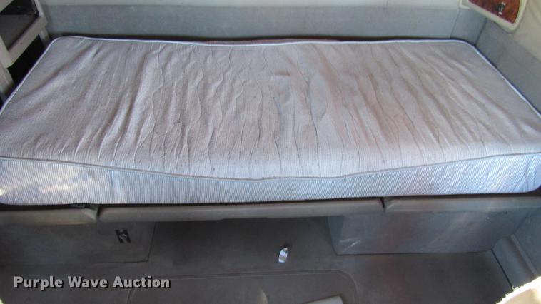 image for item DC2188 2006 International 9200i semi truck