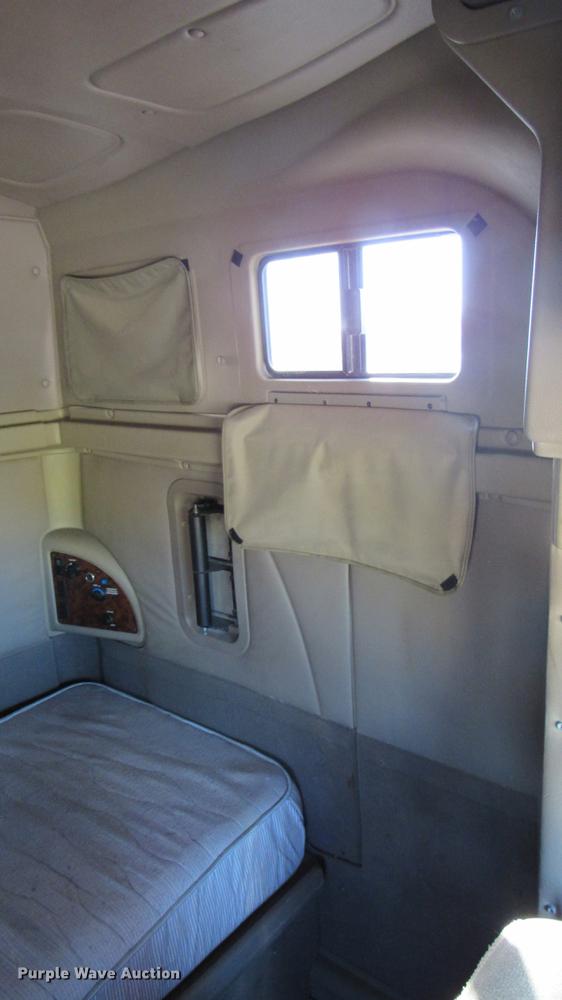 image for item DC2188 2006 International 9200i semi truck