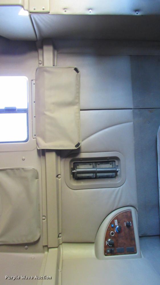 image for item DC2188 2006 International 9200i semi truck