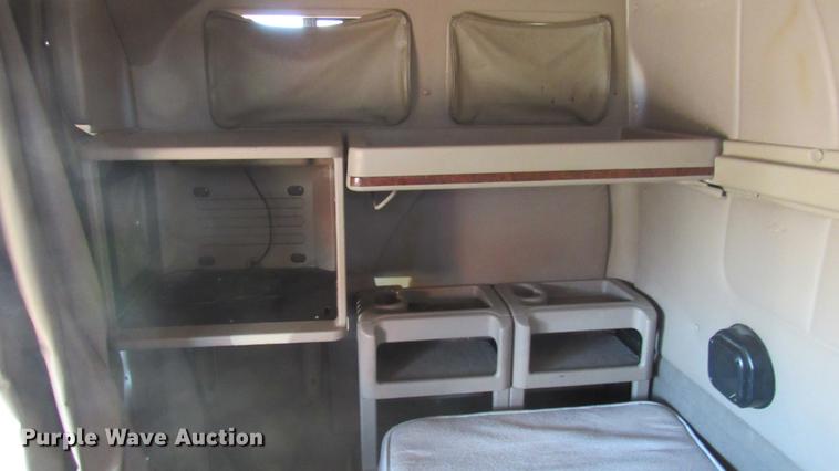 image for item DC2188 2006 International 9200i semi truck