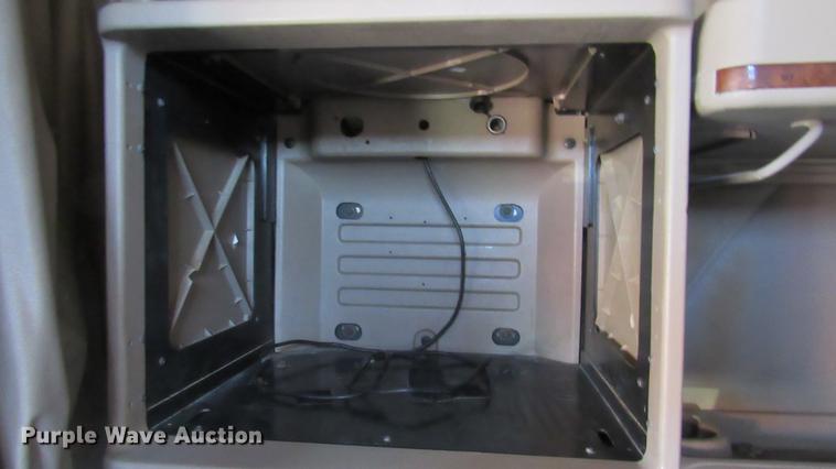 image for item DC2188 2006 International 9200i semi truck