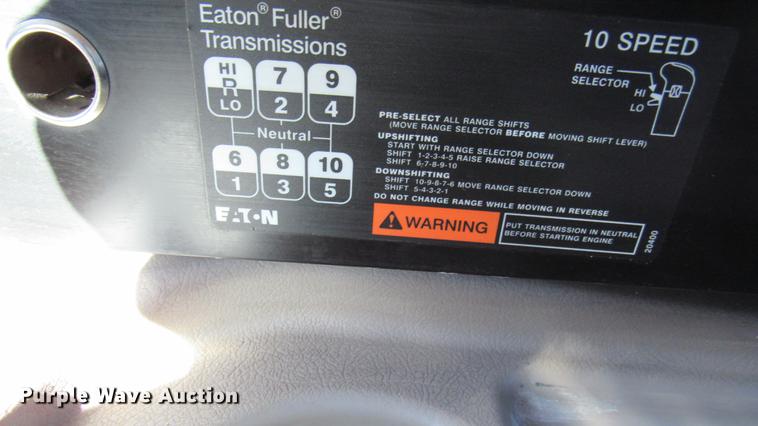 image for item DC2188 2006 International 9200i semi truck